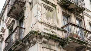 ekspertyza stanu technicznego elewacji zabytkowej kamienicy co powinna zawierać