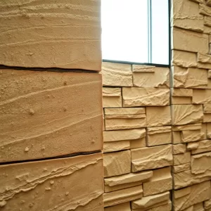 Jak wyczyścić kamień dekoracyjny na ścianie